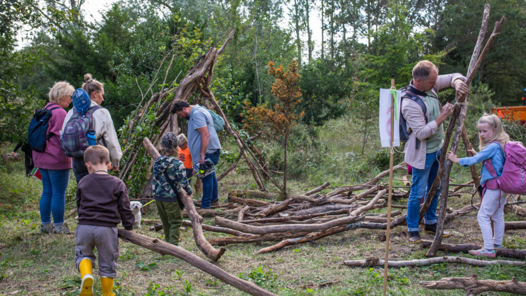 spelen in het bos